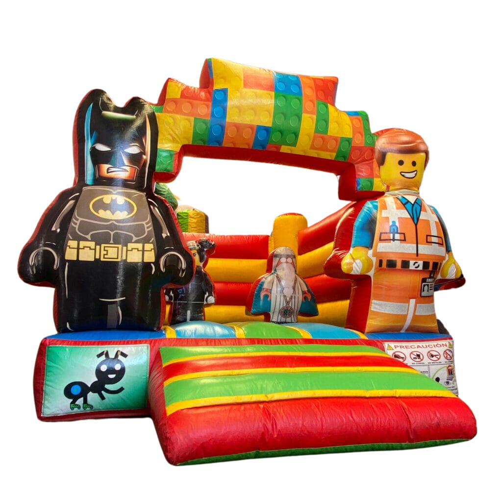 Inflable inspirado en los famosos bloques de construcción Lego.