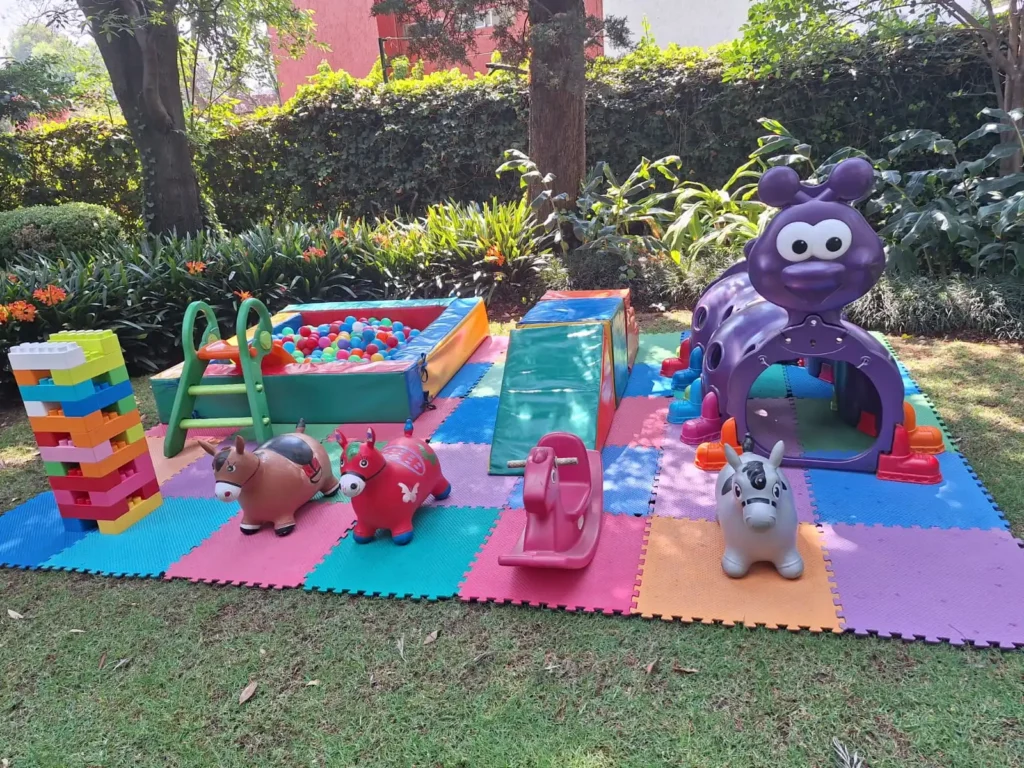 Set de bebés con figuras tipo Lego en renta