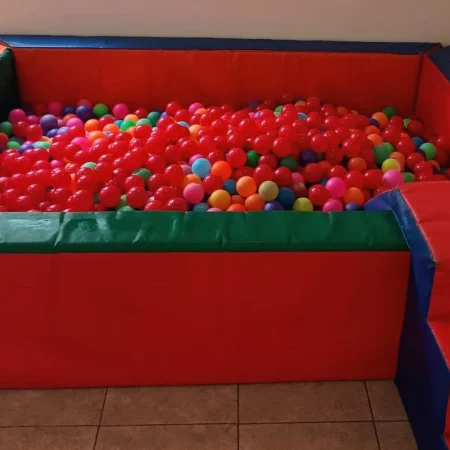 Alberca de pelotas gigante para bebés en renta