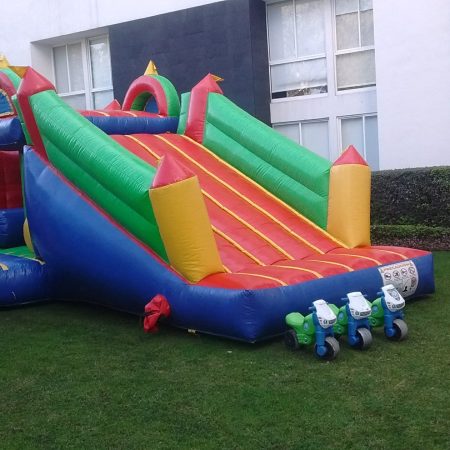 Inflable péndulo interactivo en renta CDMX — juego de adrenalina para fiestas infantiles