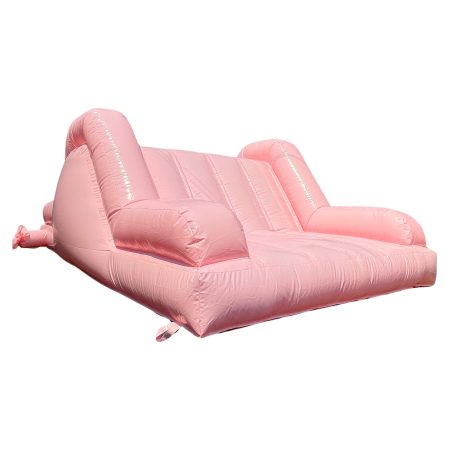 Inflable pequeño diseñado para escalar y jugar.