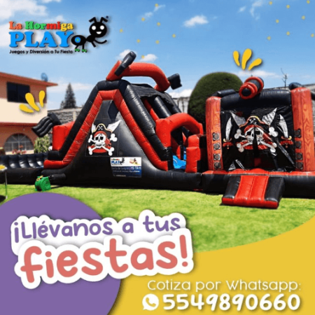 Inflable modular con temática de piratas y aventuras.