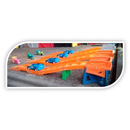 Mini montaña rusa de Hot Wheels para niños.