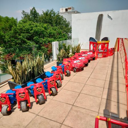Set de juego con temática de McQueen para pequeños pilotos.
