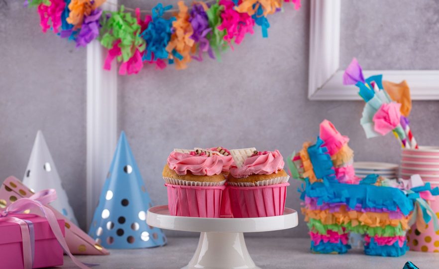 Primero piñata o pastel?